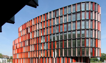 彩釉玻璃與烤漆玻璃相比哪個更好